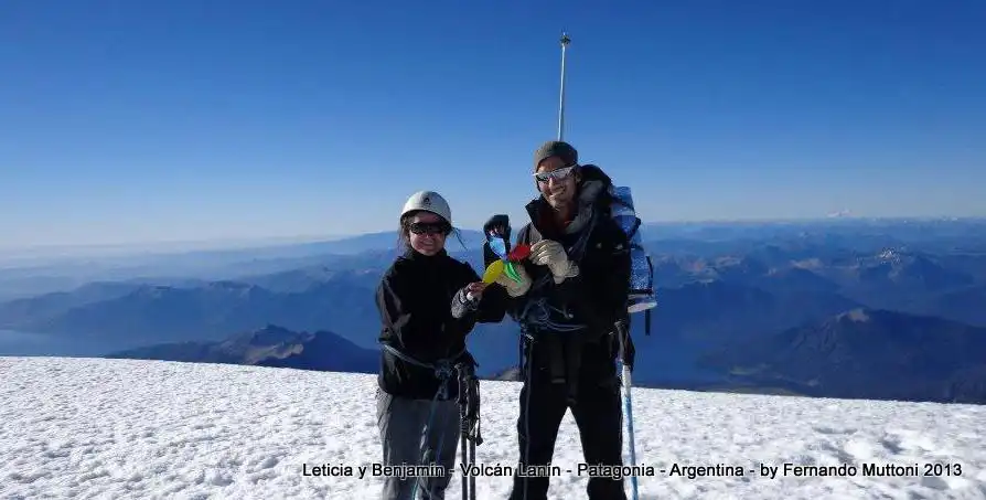 La flor de Gesto Scout hizo cumbre en el volcán Lanín